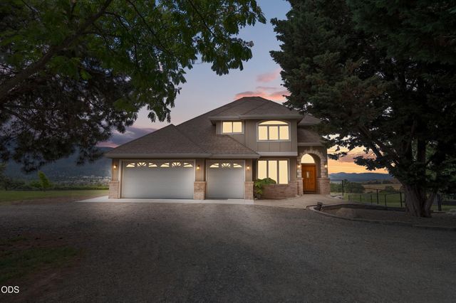 40 Ashland Acres Road, Ashland, OR 97520