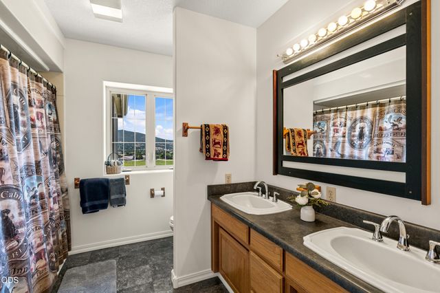 40 Ashland Acres Road, Ashland, OR 97520