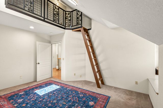 40 Ashland Acres Road, Ashland, OR 97520