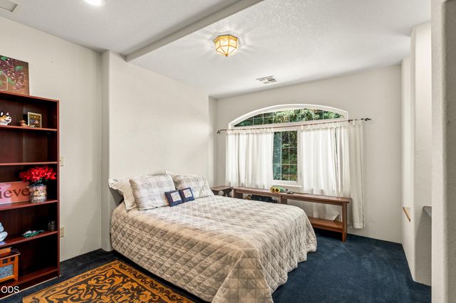 40 Ashland Acres Road, Ashland, OR 97520