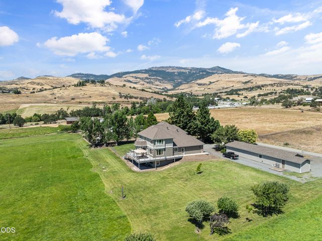 40 Ashland Acres Road, Ashland, OR 97520
