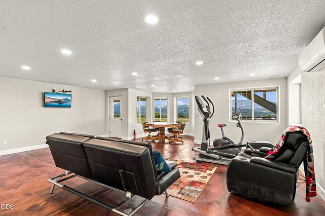 40 Ashland Acres Road, Ashland, OR 97520