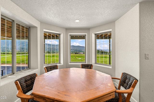 40 Ashland Acres Road, Ashland, OR 97520