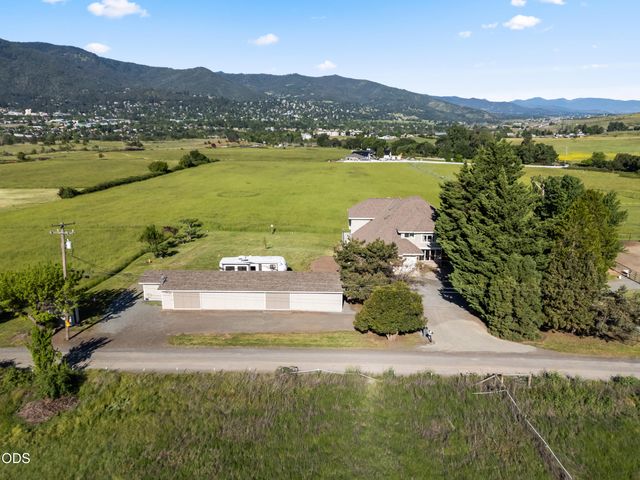 40 Ashland Acres Road, Ashland, OR 97520
