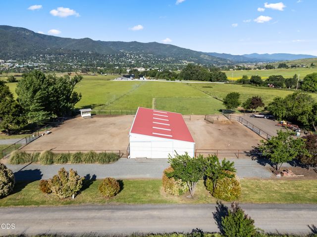 40 Ashland Acres Road, Ashland, OR 97520