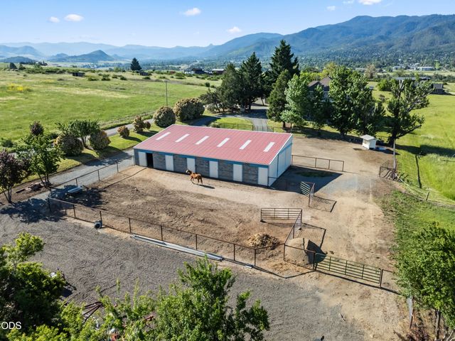 40 Ashland Acres Road, Ashland, OR 97520