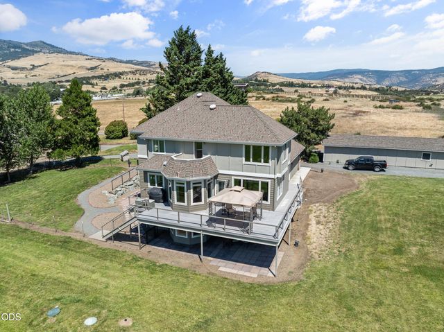 40 Ashland Acres Road, Ashland, OR 97520