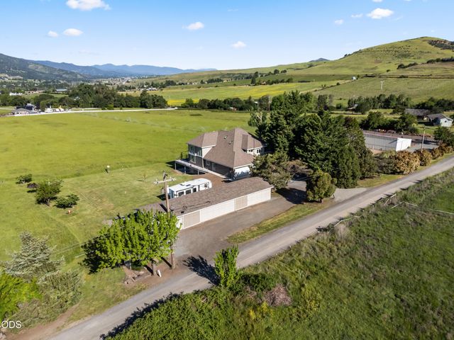 40 Ashland Acres Road, Ashland, OR 97520
