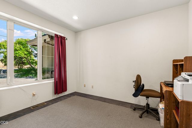 40 Ashland Acres Road, Ashland, OR 97520