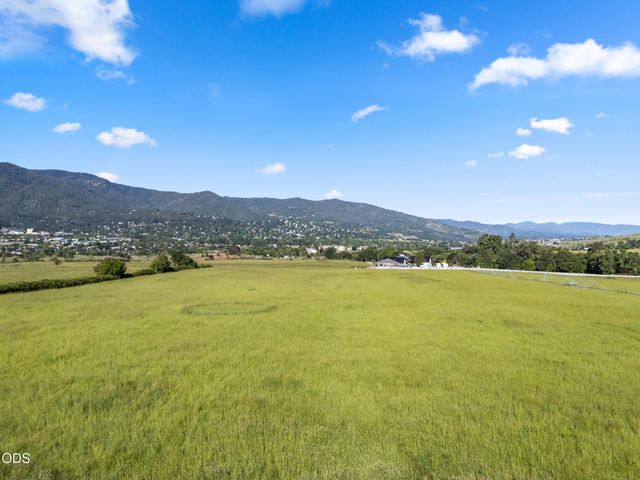 40 Ashland Acres Road, Ashland, OR 97520