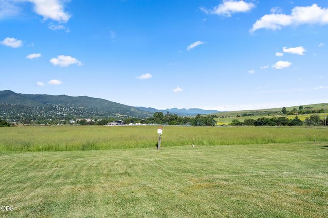 40 Ashland Acres Road, Ashland, OR 97520