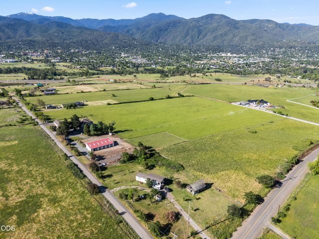 40 Ashland Acres Road, Ashland, OR 97520