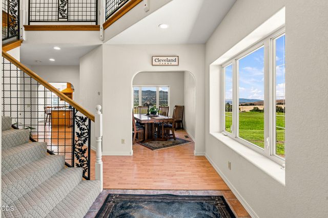 40 Ashland Acres Road, Ashland, OR 97520