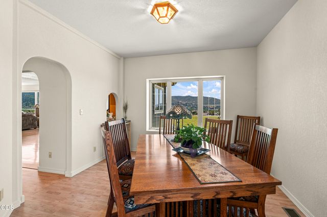 40 Ashland Acres Road, Ashland, OR 97520