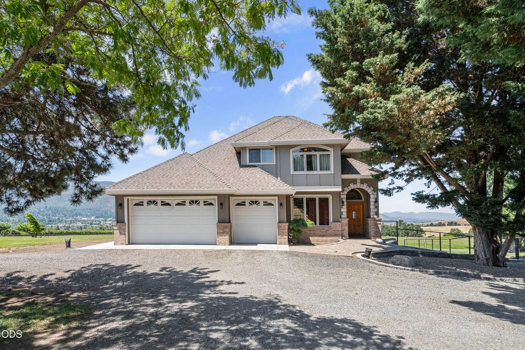 40 Ashland Acres Road, Ashland, OR 97520