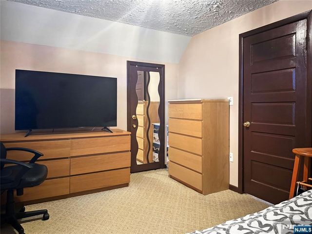 189 Martha Avenue, Elmwood Park, NJ 07407