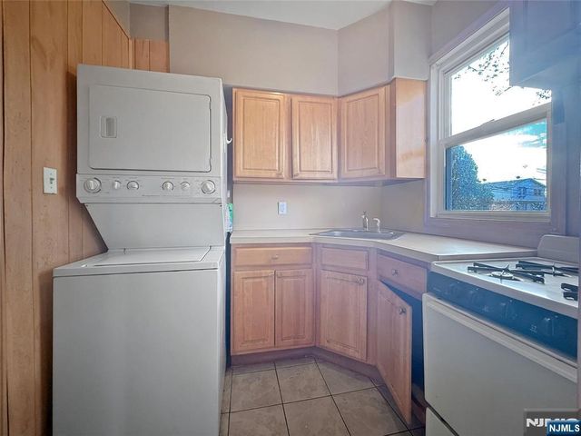 189 Martha Avenue, Elmwood Park, NJ 07407
