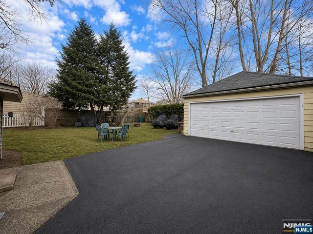 189 Martha Avenue, Elmwood Park, NJ 07407
