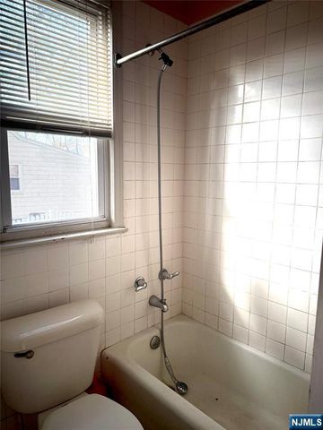 189 Martha Avenue, Elmwood Park, NJ 07407