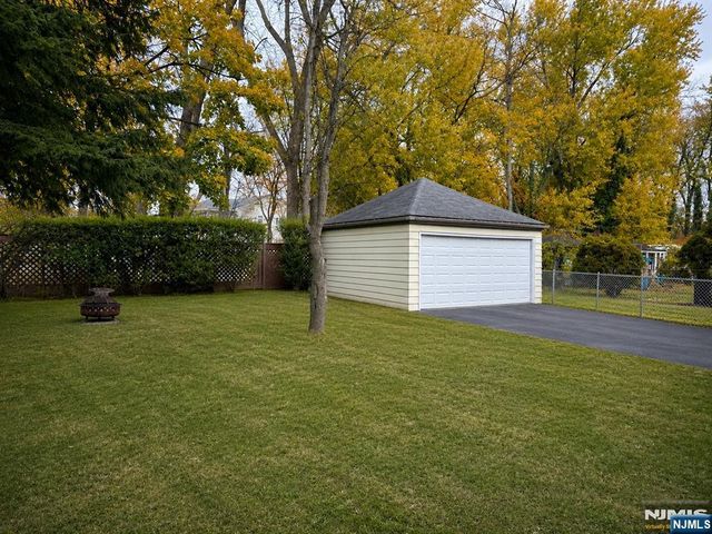 189 Martha Avenue, Elmwood Park, NJ 07407