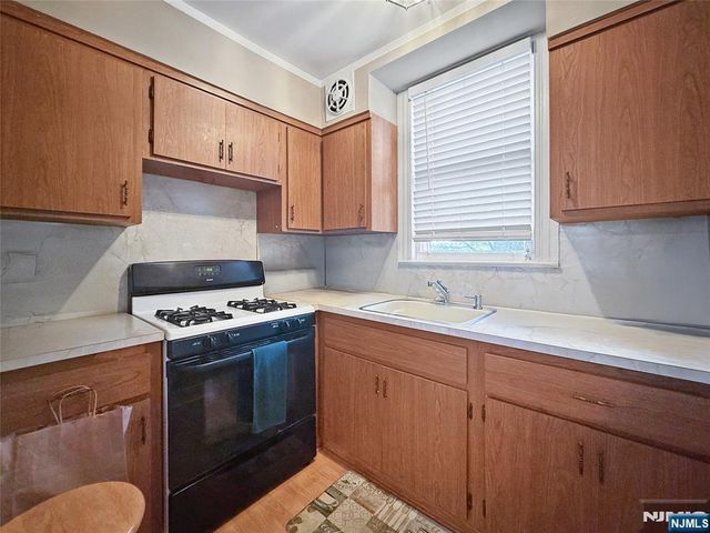 189 Martha Avenue, Elmwood Park, NJ 07407