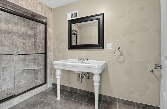 2605 James BOULEVARD, Racine, WI 53403