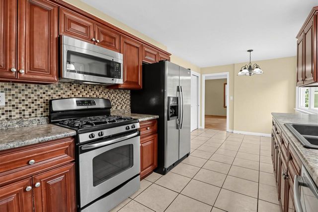 2605 James BOULEVARD, Racine, WI 53403