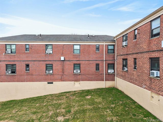 21910 75th Avenue 256B2, Oakland Gardens, NY 11364