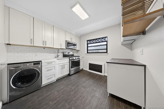 21910 75th Avenue 256B2, Oakland Gardens, NY 11364