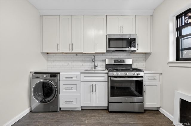 21910 75th Avenue 256B2, Oakland Gardens, NY 11364