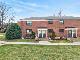 21910 75th Avenue 256B2, Oakland Gardens, NY 11364