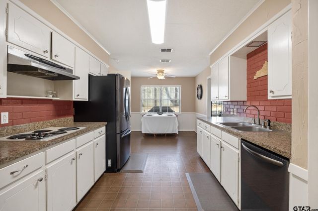 3613 Silverwood Dr, Tyler, TX 75701