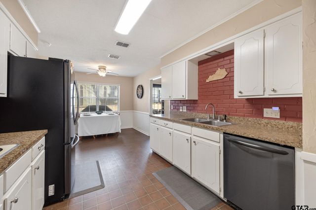 3613 Silverwood Dr, Tyler, TX 75701