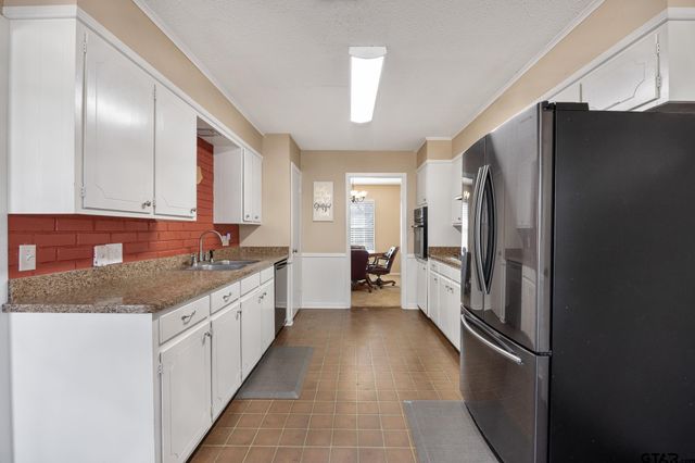 3613 Silverwood Dr, Tyler, TX 75701