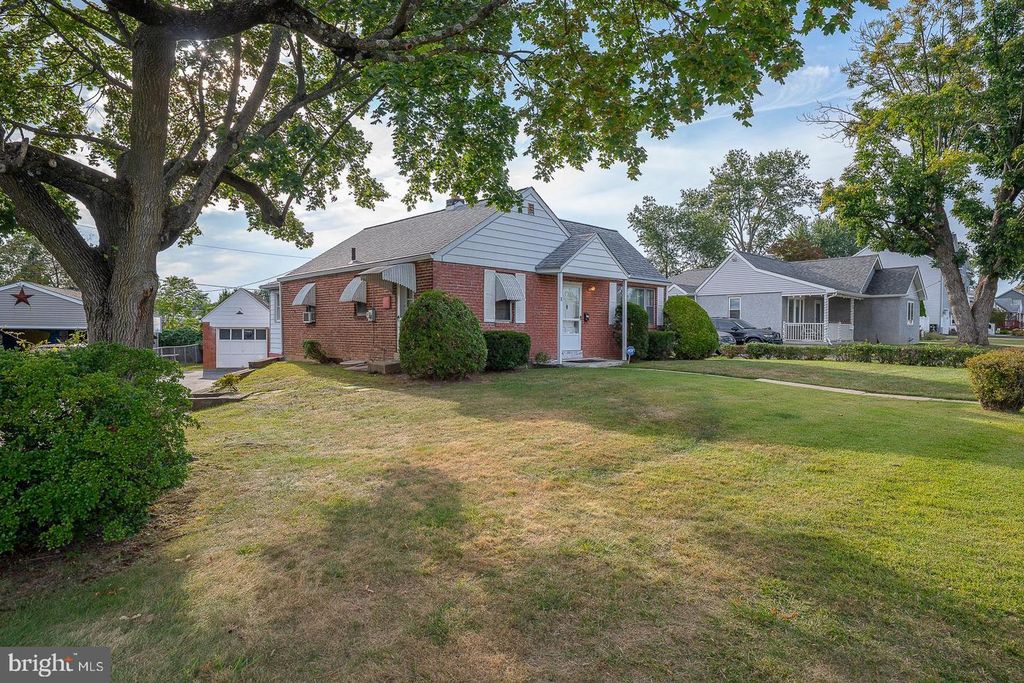 8 JAMES RD, Broomall, PA 19008
