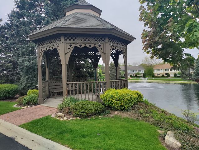 19 Saint Moritz Drive 201, Palos Park, IL 60464