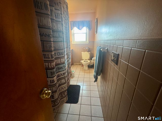 8 Meadow Road, Hamden, CT 06514