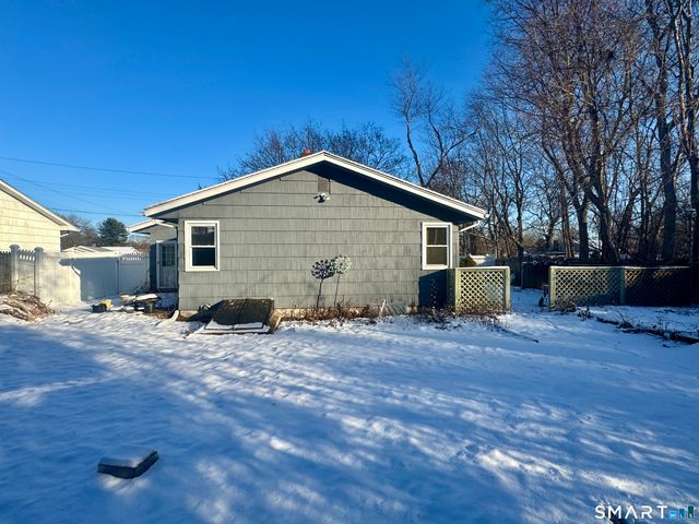 8 Meadow Road, Hamden, CT 06514