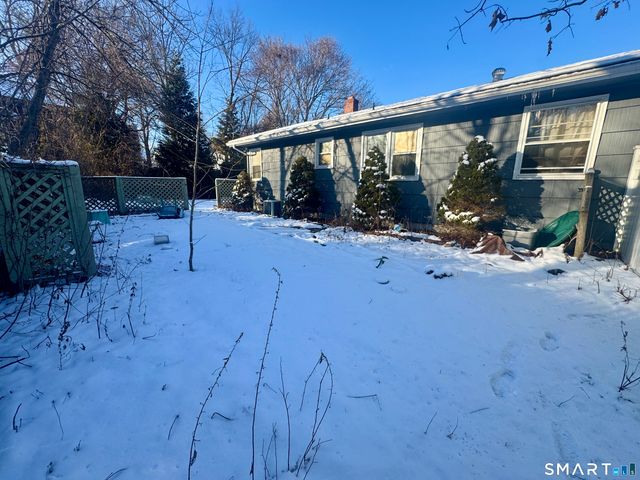 8 Meadow Road, Hamden, CT 06514