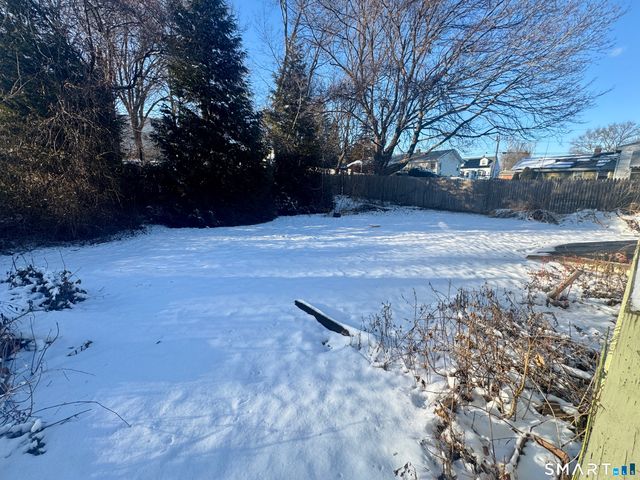 8 Meadow Road, Hamden, CT 06514