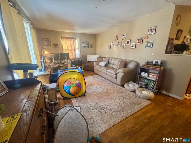 8 Meadow Road, Hamden, CT 06514