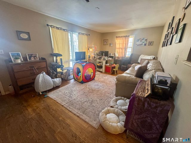 8 Meadow Road, Hamden, CT 06514