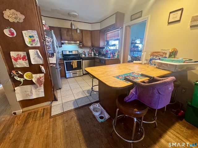 8 Meadow Road, Hamden, CT 06514