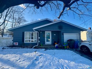 8 Meadow Road, Hamden, CT 06514