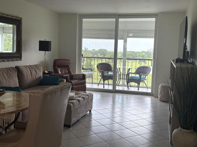 8900 Washington Boulevard Ph12, Pembroke Pines, FL 33025