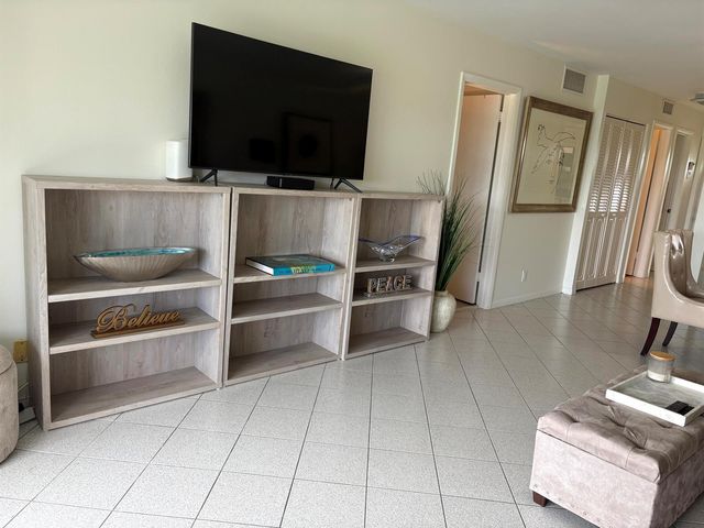 8900 Washington Boulevard Ph12, Pembroke Pines, FL 33025