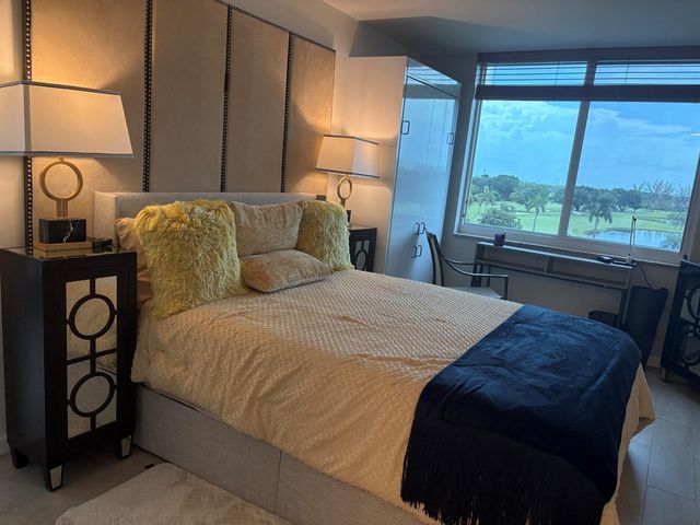8900 Washington Boulevard Ph12, Pembroke Pines, FL 33025