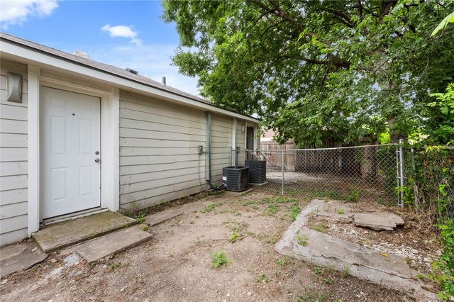 1817 W Brooklyn Avenue, Dallas, TX 75208