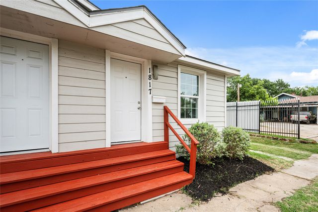 1817 W Brooklyn Avenue, Dallas, TX 75208