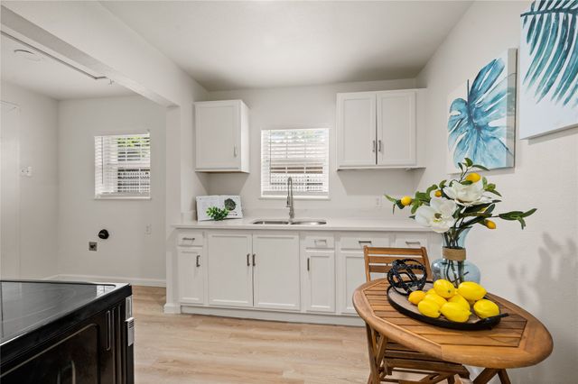 1817 W Brooklyn Avenue, Dallas, TX 75208